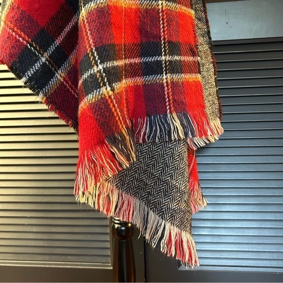 Perfect Winter Scarf! One Side is Red Plaid the Other Black & White Herringbone - Picture 9 of 16
